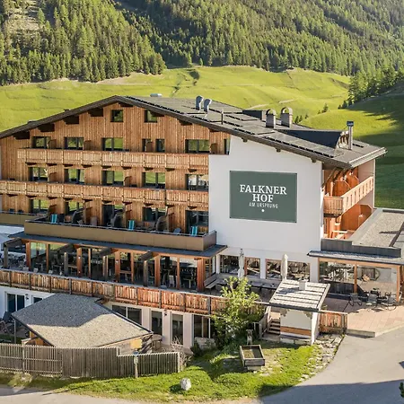 מלון Naturhotel Falknerhof 4*