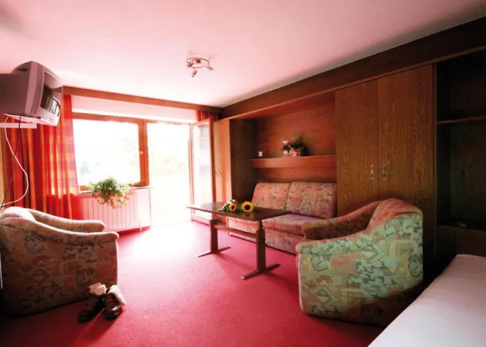 فندق Falknerhof 4*