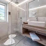Falknerhof 4*