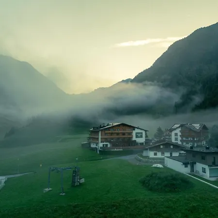Hotel Naturhotel Falknerhof 4*