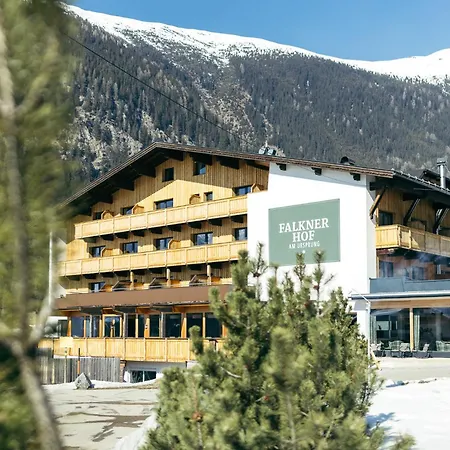Naturhotel Falknerhof 4* ニーダートハイ